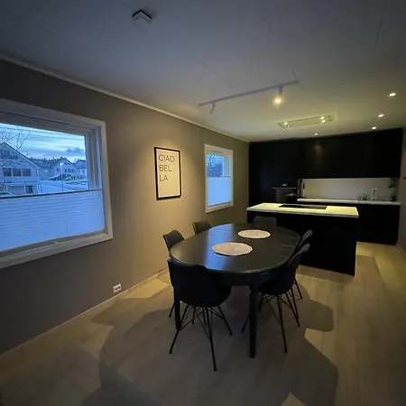 Apartment Sentralt Pa Leknes